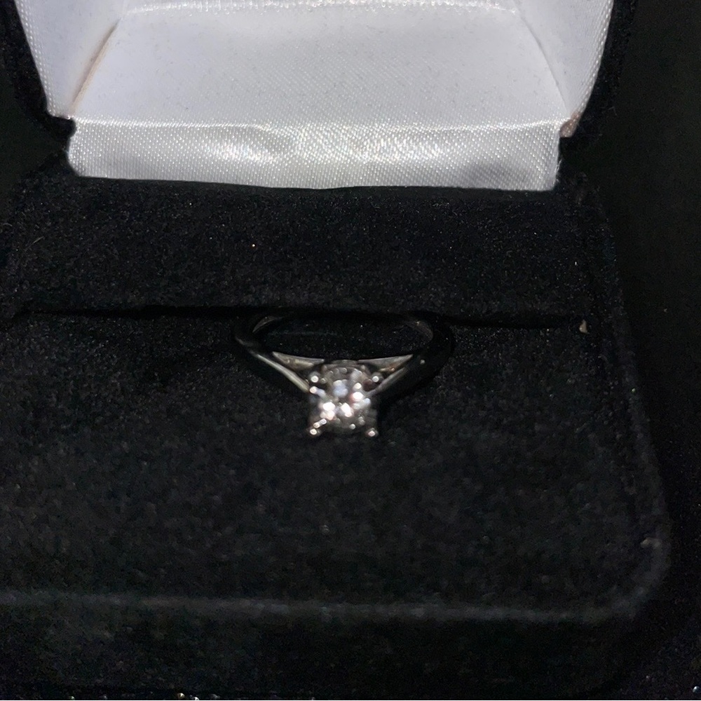 Diamond Ring. 0.25 Ct Solitaire Round Diamond in a Square setting.